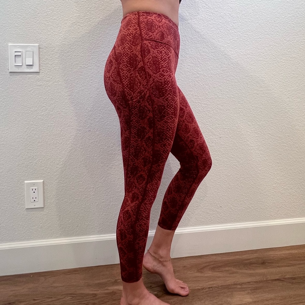 Athleta red snake print 7/8 leggings ❤️ size small